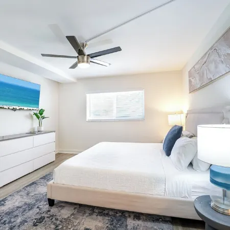 Modern Coastal 2Br on Intracoastal • Walk to Beach