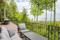 Stunning 5-bedroom, 4.5-bath Bluff home with Spectacular, Panoramic Bay Views