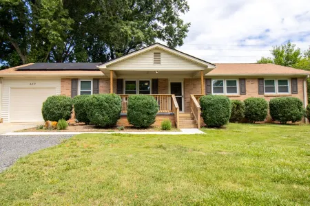 Spacious Family Paradise with Arcade Fun & Firepit