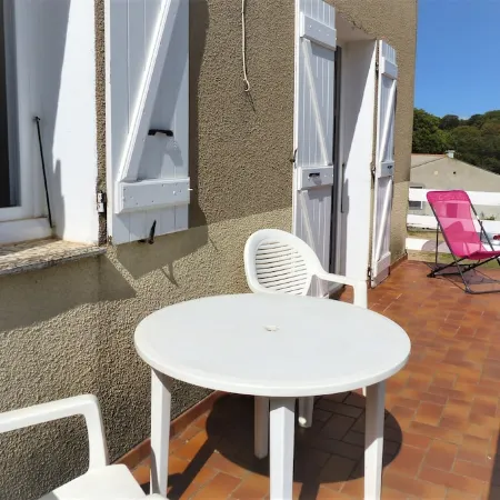 Large Air-Conditioned Apartment on a Breeding Estate. Exceptional Panorama.