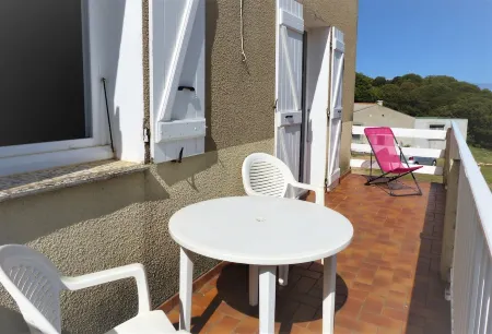 Large air-conditioned apartment on a private estate.  Exceptional panorama. Отели в г. Каржез