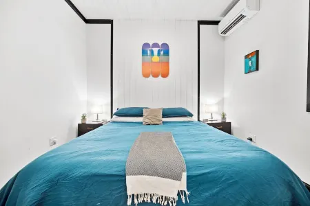 Single Night Bookings Welcome - Tropical Modern Loft - SoHo Style - Concierge Отели рядом с достопримечательностью «Форт Крисчен»
