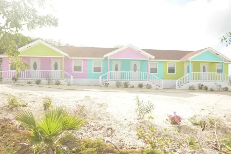 Bougainvillea Studio 2 Отели в г. Rolleville