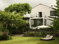 A comfortable, self-contained suite in a restored 19th-century vila (RRAL 980) Hotels in Capelas