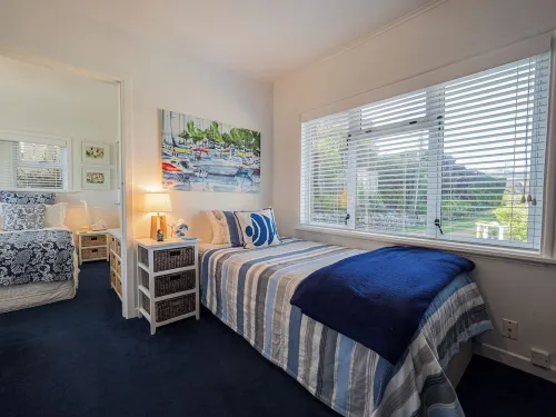 Bach251 absolute beachfront