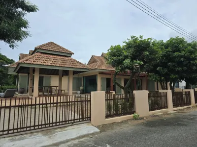 Charming 3-bedroom house with AC and WiFi in quaint Sankampang Hotels near Wat Chiang Saen