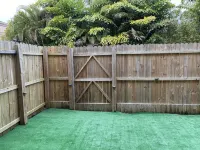 2BD/2BTH apartment, fenced in yard.  10-minute drive to beautiful Siesta Beach. Hotels near Beneva Marketplace