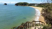 Kaiteriteri Beach Holiday Home, Elevated Sea Views and Mountain Biking Trails Hotels in Kaiteriteri