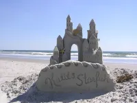 Top floor with balcony, across from pool & activity center, 4 minutes to beach Sunset Beach Seashore附近的飯店