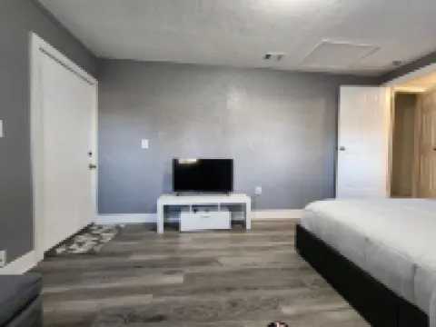 Cozy studio in pleasant Bradenton with WiFi, AC