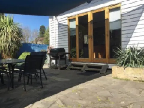 the whitehouse Port fairy in  the heart of town,  pet friendly