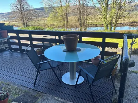 Delightful 3 Bed home overlooking River Echaig and Holy Loch, KIlmun, Dunoon. Отели в г. Данун