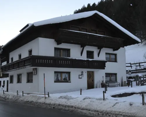 Holiday home in the middle of the Lechtal mountains Hotels in Steeg