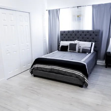 Townhouse w/Pool Near Beach, Airport & Supermarket