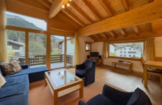 Very quiet roof holiday apartment, vast ski resort very close 克洛斯特斯酒店
