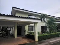 Beach Condo 3 Bed, Coco Beach, 2 Pools & GYM
