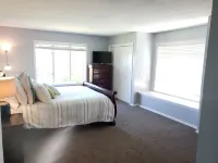 Lakefront - Gentle Slope to Water - Sleeps 18