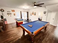 Secluded Cabin near Great Smoky Mts, Game room