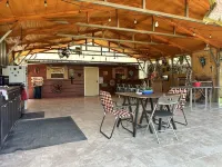 Waterfront Bandera Rustic Cabin on River-pet friendly