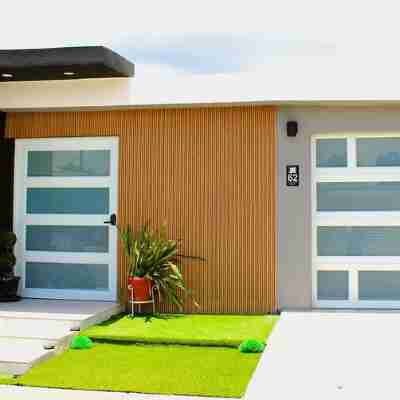 Family Fun/5 Min Airport & Beach/Jacuzzi, BBQ/Kids Pool,Ping Pong /Solar Panels Hotel Exterior