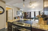 Across from Beach Walk to Shops and Restaurant Beautiful 3Bd 3BTH Condo Kihei