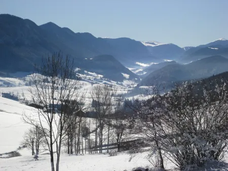 Cottage in the heart of the Vercors national park, sleeps 11, fully equipped Отели в г. Сен-Мартен-ан-Веркор