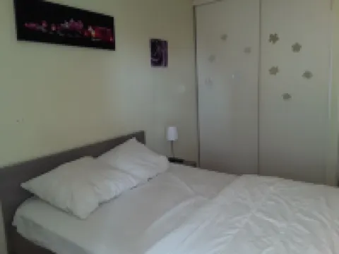 Charming apartment for 5 people with large terrace and air conditioning on the ground floor Hotels in Saint-Mandrier-sur-Mer