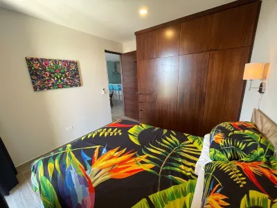 New Condo 2 Bdrm Balcony Rooftop Pool Walk to Town Hotels in 