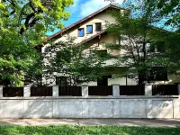 Kesletz House