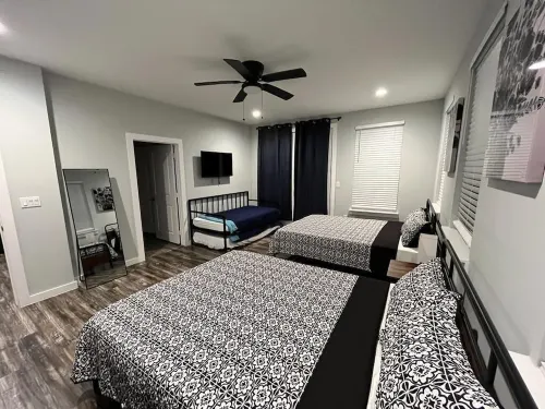 HGTV’s House Hunters Dream: 4BR with Poker Table and Firepit
