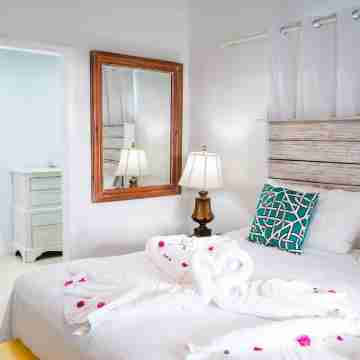 Modern Cottage with Chalk Sound Views Rooms