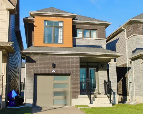 Newly Built 3-bedroom house with WiFi, Parking and AC 15 mins to the Falls Hotels in Thorold