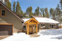 The Perfect Family Mountain Getaway Hotels near High Country Snowmobile Tours - Heeney Outpost