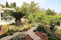 >>CHARMING 1 BEDROOM APARTMENT 100m FROM SUNSET BEACH, FREE PARKING<< Hotels in 