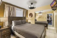 Across from Beach Walk to Shops and Restaurant Beautiful 3Bd 3BTH Condo Kihei