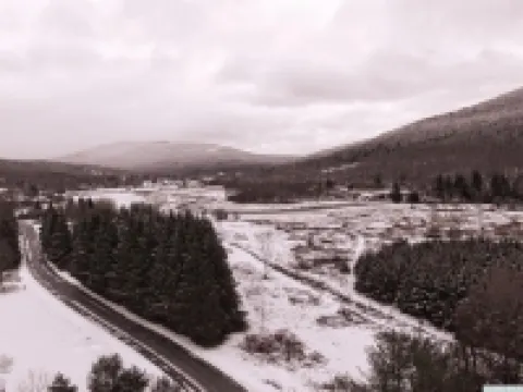 Creek house with expansive mountain views