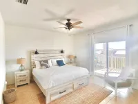 Bimini Sky, Amazing views Optional Golf Cart 2/2 Hotels in Bailey Town