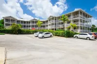 West Coast, 3 Bedroom, Poolside Condo- Walking Distance to the Beach! Hotels in 