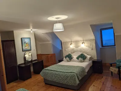 Stay in Luxury and Unlock Exclusive Access to a Private Castle tour!! Hotels near Cliffs of Moher