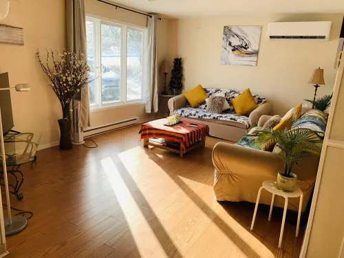 3 Bedrooms 5 Bed’s Upper Unit of Duplex Home Hotels in Kings County