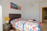 Apartment on the outskirts of Armacao de Pera with sea view.