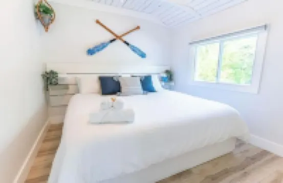 Lakeside Guest House - Porters Lake