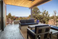 Exquisite Luxury Home with Panoramic Mountain Views & First-Class Amenities