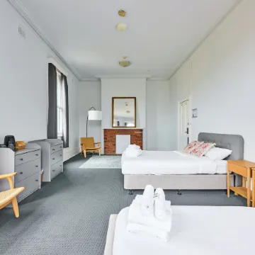 College Lawn Hotel