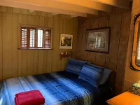 Cheerful 2 Bedroom Cottage with Hot Tub near Lake Hotels in West Shenango Township