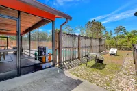 4 BR Luxurious Equestrian Pool Home on 2 Acres Hotels near South Florida National Cemetery