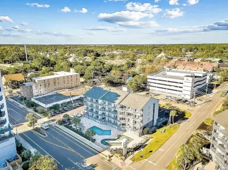 Oceanview cozy couples oasis studio pools hot tub wifi walk to attractions! Отели рядом с достопримечательностью «Миртл Манор Трейлер Парк»