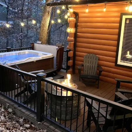 Cub Cabin on Massanutten Resort- Fully Renovated Log Cabin- Hot Tub & Fire Pit