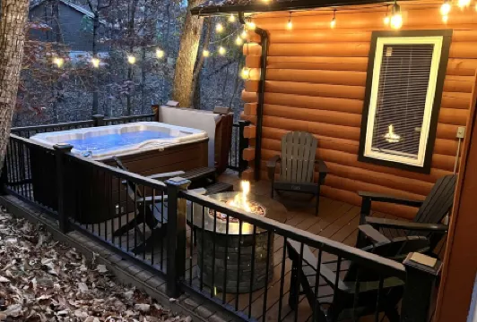Cub Cabin on Massanutten Resort- Fully Renovated Log Cabin- Hot Tub & Fire Pit