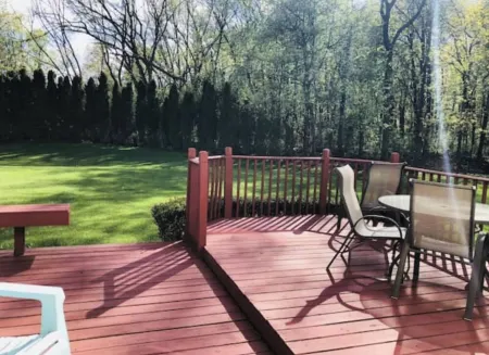 Spacious 5-bedroom house with pool table near UofM